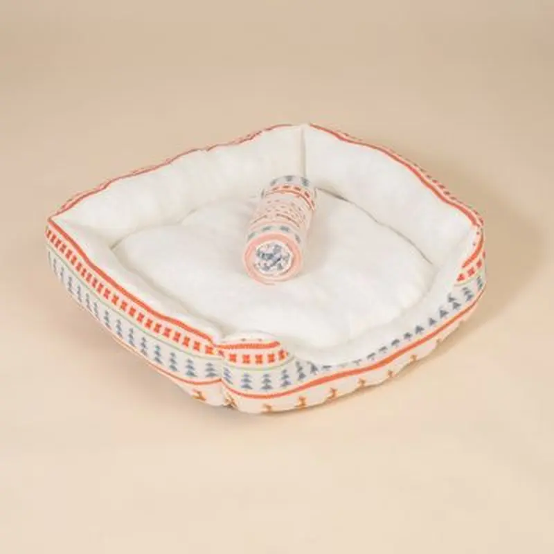 TIAKI Bed & Blanket Set with Nordic Winter Pattern - Size M: 72 x 62 x 17 cm (L x W x H)